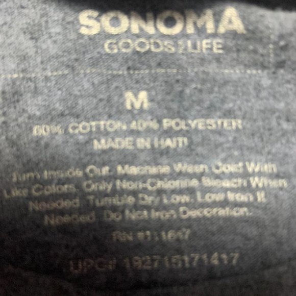 Vintage American Outfits Graphic Tee - Picture 3 of 3